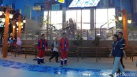 Taman tema rekreasi ini berada di Trans Studio Mall Cibubur. Salah satu yang jadi favorit adalah Wave Racer. (Bonauli/detikcom)