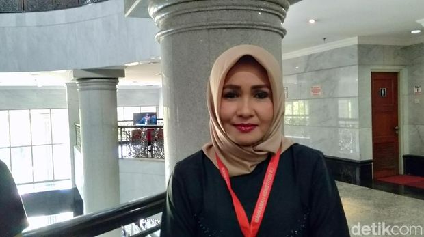 Evi 'Kelewat Cantik' Tuding Balik Wakil Ketua DPD Juga Edit Foto
