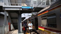 Sejak Desember 2017, Stasiun Batu Ceper menjadi stasiun keberangkatan dan pemberhentian KA Bandara Soekarno-Hatta.