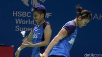 Greysia/Apriyani semakin menjauh dan memenangkan interval dengan skor 11-3. Pasangan Korea Selatan memberi perlawanan dan perlahan mengejar 14-18.