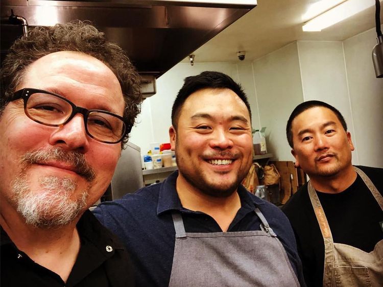 Sutradarai Live-Action The Lion King, Jon Favreau Doyan Makan dan Masak Steak