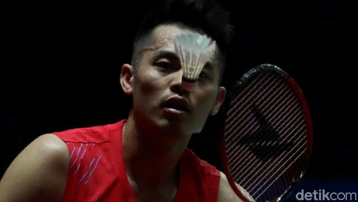 Tunggal putra China, Lin Dan dipermalukan pebulu tangkis asal Taiwan Chou Tien Chen dalam lanjutan Indonesia Open 2019.