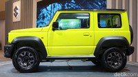 Jimny generasi keempat ini ditawarkan mulai dari Rp 315,5 juta untuk varian single tone MT, Rp 317,5 juta untuk varian Two Tone MT, Rp 328 juta untuk varian single Tone AT, dan terakhir Rp 330 juta varian Two Tone AT.