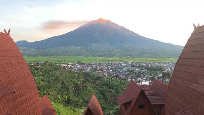  Sejarah  Erupsi Gunung  Kerinci  Kini Berstatus Waspada 