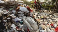 Penanggulangan masalah sampah plastik yang tak menunjukkan perkembangan berarti membuat Presiden Jokowi geram. Perkembangan yang tak berarti tersebut salah satunya ditunjukkan dari realisasi pembangunan pembangkit listrik tenaga sampah (PLTSa) yang sudah direncanakan.