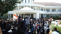 Dalam aksi damai yang berlangsung di Kantor Balai Taman Nasional Komodo, Kantor Kantor Bupati Manggarai Barat dan Kantor DPRD Kab Manggarai Barat, terdapat 4 poin yang disampaikan (dok Istimewa)
