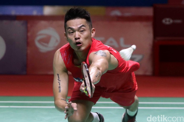Tunggal putra China, Lin Dan dipermalukan pebulu tangkis asal Taiwan Chou Tien Chen dalam lanjutan Indonesia Open 2019.
