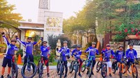Tim gowes @rawakalong.mtb berangkat ke Cihuni Bike Park tentunya dengan tampil kece soalnya pakai jersey baru dari detikcom. (Foto: Komunitas Gowes @rawakalong.mtb) 