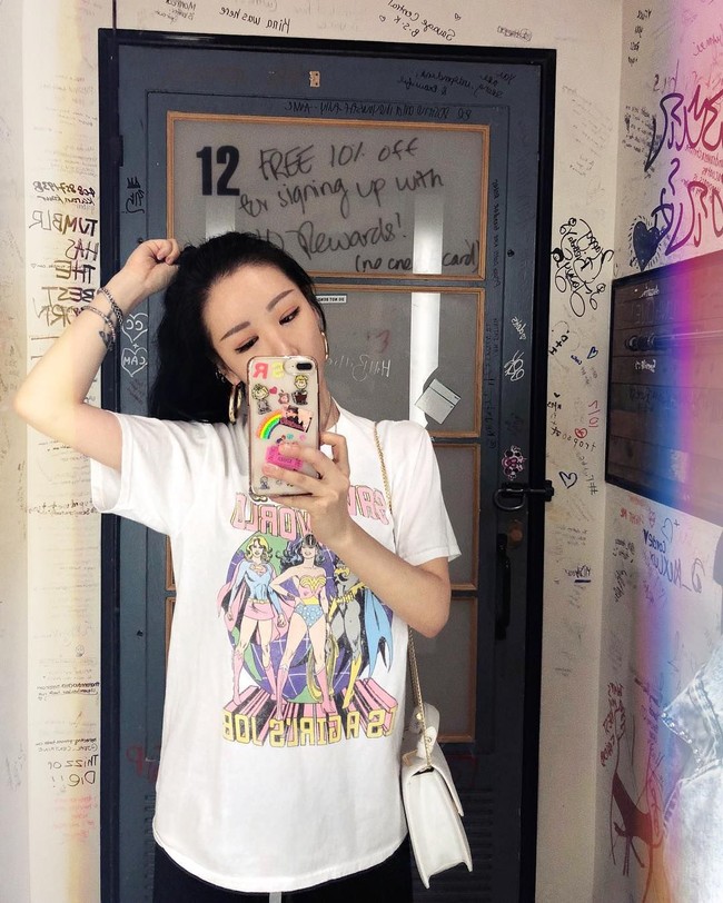 Sebagai fotografer, Soorin pun telah bekerja sama dengan banyak wajah familiar di industri KPop, termasuk BTS, Yesung Super Junior, Brand New Boys, dan Sandara Park. Foto: Instagram @thisissoorin