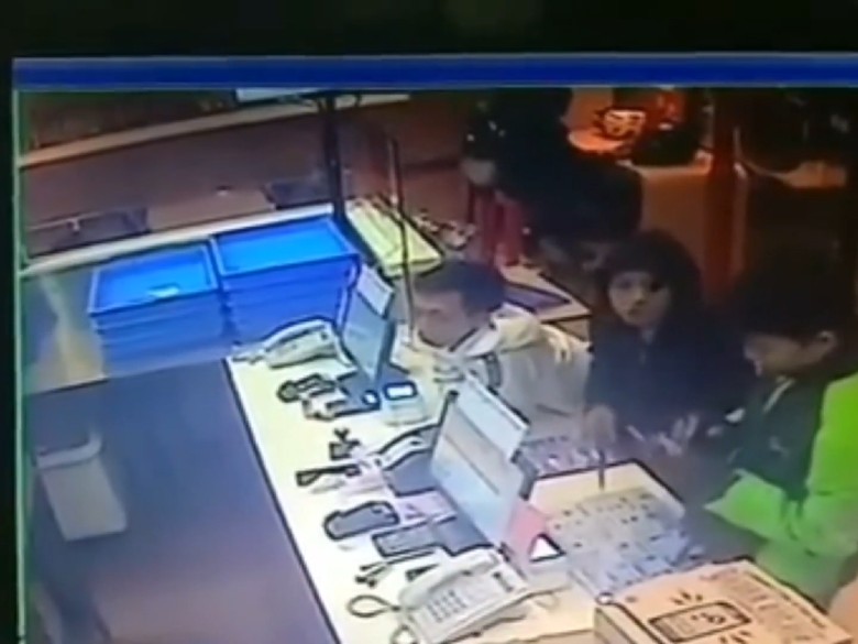 Polisi Telusuri Rekaman Viral Perampokan Gerai Piza di Bandung Polisi Telusuri Rekaman Viral Perampokan Gerai Piza di Bandung