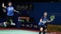 Greysia/Apriyani perlahan mengejar perolehan angka menjadi 6-7 dan menyamakan kedudukan 10-10.