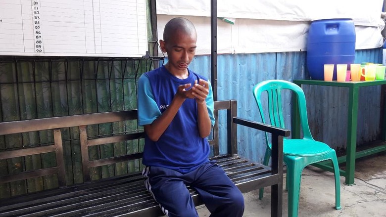 Menengok Wawan Game, Pria Diduga Gangguan Jiwa Akibat Kecanduan Game Menengok Wawan Game, Pria Diduga Gangguan Jiwa Akibat Kecanduan Game