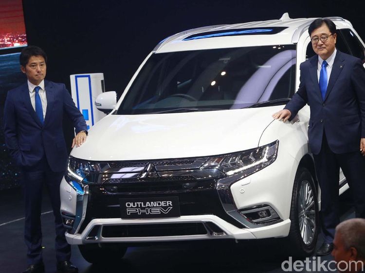 Mitsubishi Outlander PHEV Dibandrol Rp 1,2 Miliar