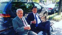 Dino sempat menyinggung Brian yang sering berkicau dengan kalimat jorok, parno, kasar, dan kadang merendahkan wanita. Nah, soal kulineran, ia terlihat sedang menikmati kopi dengan sang ayah. Foto: Instagram dinopattidjalal