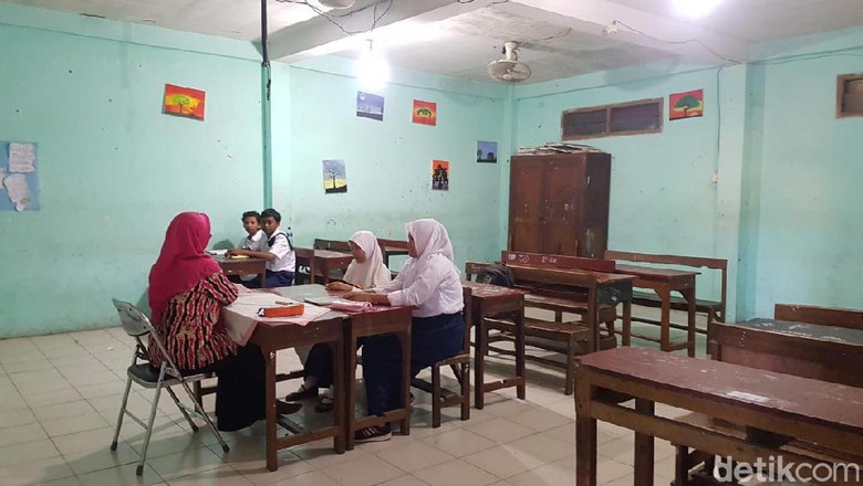 Ini Kata Risma Soal Sekolah Swasta di Surabaya yang Kurang Murid Ini Kata Risma Soal Sekolah Swasta di Surabaya yang Kurang Murid