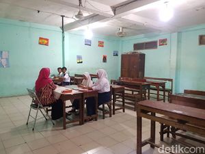 Ini Kata Risma Soal Sekolah Swasta di Surabaya yang Kurang Murid