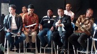 Kemudian Serikat Karyawan Garuda Indonesia (Sekarga) melaporkan Rius ke pihak Kepolisian karena mengunggah postingan tersebut. Sekarga menilai apa yang dilakukan Rius tersebut merugikan pihak perseroan.