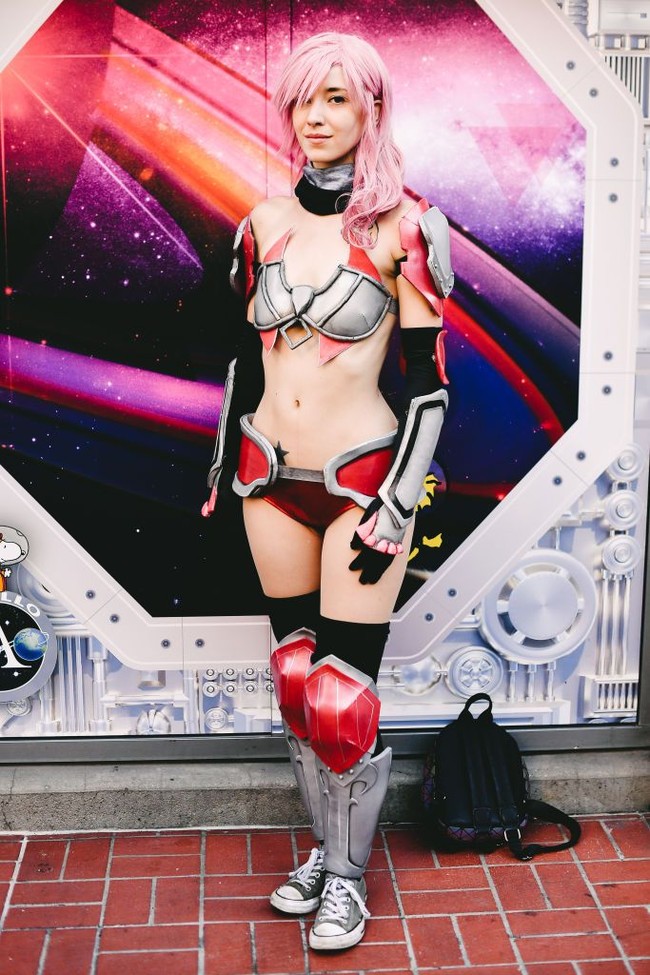 Comic Con 2019 yang digelar di San Diego, California, AS, pada 18-22 Juli, menjadi ajang tersendiri bagi para pecinta cosplay untuk unjuk kebolehan. Kostum unik yang heboh dan seksi pun mewarnai hari pertama Comic Con 2019, Kamis (18/7/2019). Salah satunya kostum bertema anime ini. (Foto: Matt Winkelmeyer/Getty Images)