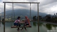 Atau bisa juga berfoto berdua bersama dengan sahabat. Seru kan? (Eko Susanto/detikcom)