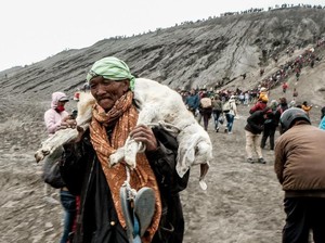 Upacara Yadnya Kasada di Bromo Mampu Pikat Turis Asing