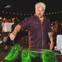 Selebriti Chef Ini Akan Masak 'Iga Bakar Radioaktif' Buat Penyerbu Area 51
