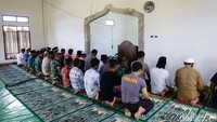 Usai terjadinya bentrokan antarwarga pada rabu (17/9) lalu, kondisi Register 45 perlahan mulai kondusif. Namun pihak aparat keamanan masih disiagakan di tempat ini. 