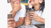 Bersama sang istri, Pongki terlihat kompak dalam berbagai momen kulineran. Keduanya paling sering terlihat menikmati kopi bersama. Duh kaya anak muda! Foto: instagram @pongki_barata