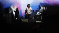 Ari Lasso seakan tanpa masalah bernyanyi di depan publik We The Fest 2019. Foto: Muhammad Ridho Suhandi