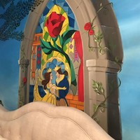 Jennifer ingin membuat kamarnya seindah mungkin dan bernuansa magical. Tema Beauty and the Beast pun dipilih untuk mendekorasi kamarnya. Foto: Dok. Jennifer Treece