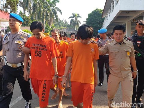 Dalam kasus ini ada 3 tersangka yang diamankan