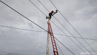 Gamal juga menambahkan bahwa untuk PLTD-PLTD yang berada di wilayah gempa tersebut tidak terkena dampak dan masih beroperasi seperti sedia kala, namun terdapat kerusakan pada bangunan sentral PLTD Gane Luar.