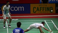 Dengan hasil tersebut, hanya ada dua ganda putra Indonesia yang berjuang di babak semifinal. Selain Ahsan/Hendra, ada juga Marus/Kevin yang akan berjuang untuk tiket final. 
