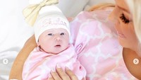 Gretchen pun sempat kesal dan membalas komentar miring netizen serta mengunggah foto bayi kecilnya itu. Dok. Instagram/gretchenrossi