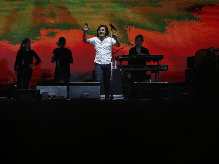 Dewa 19 ft. Ari Lasso dan Dul di We The Fest 2019