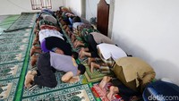 Salat Jumat berlansung khusyuk.