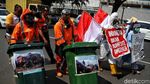 Demo Tolak Impor Sampah di Depan Dubes AS