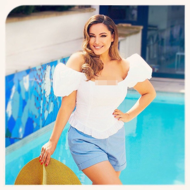 Setelah kekasihnya komplain dengan tubuhnya yang menggemuk, Kelly bertekad untuk diet. Hingga ukuran bajunya turun dua nomor, dari ukuran 14 jadi 10.  Foto: Instagram