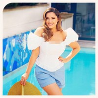 Setelah kekasihnya komplain dengan tubuhnya yang menggemuk, Kelly bertekad untuk diet. Hingga ukuran bajunya turun dua nomor, dari ukuran 14 jadi 10.  Foto: Instagram