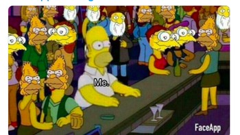 Sendirian karena tidak memakai FaceApp sementara mayoritas netizen menggunakannya. Foto: Twitter