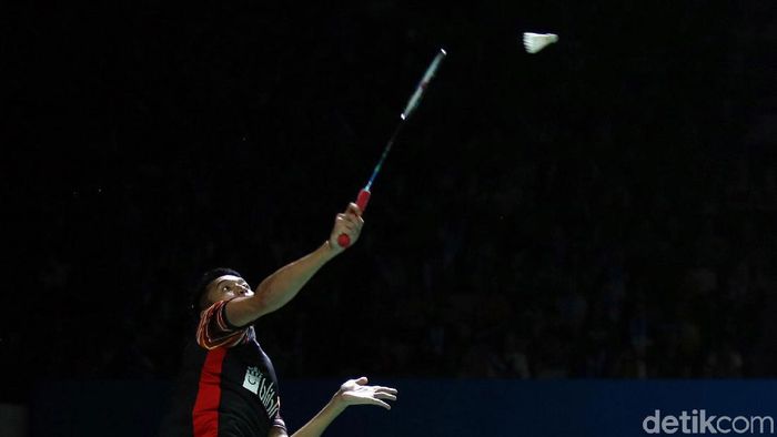 Jonatan Christie kandas karena kesalahan di gim kedua. (Agung Pambudhy/detikSport) Jonatan Christie kandas karena kesalahan di gim kedua. (Agung Pambudhy/detikSport)