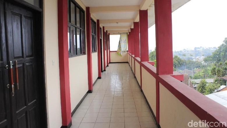 Sedih, SMK di Bandung Barat Hanya Diminati Satu Calon Siswa Sedih, SMK di Bandung Barat Hanya Diminati Satu Calon Siswa
