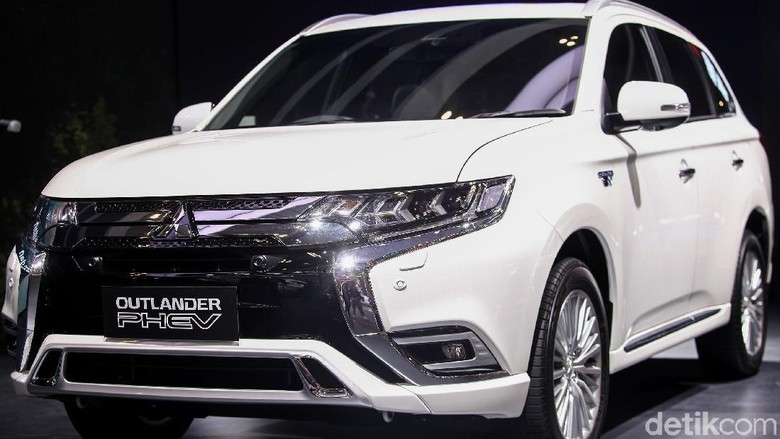 Mitsubishi Outlander PHEV Foto: Rifkianto Nugroho Mitsubishi Outlander PHEV Foto: Rifkianto Nugroho