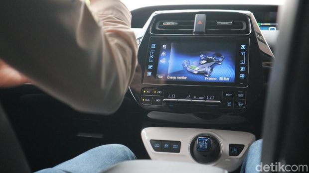 Nikung 90 Derajat 40 Km/Jam Pakai Mobil Ini Nggak Perlu Ngerem!