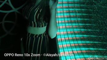 Jika menggunakan tripod, perangkat akan mengambil 17 frame bersamaan dan melakukan hal yang sama pada pengurangan noise dan koreksi warna. (Foto: Aisyah Kamaliah/detikINET)