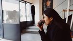 10 Momen Kulineran Seru Tunangan Rius Vernandes Saat di Luar Negeri