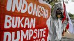 Demo Tolak Impor Sampah di Depan Dubes AS