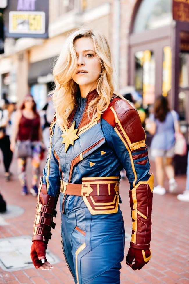Masih dari Avengers, cosplay Captain Marvel juga tak mau kalah eksis. (Foto: Getty Images)