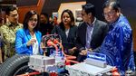Menperin Airlangga Periksa Jeroan Mitsubishi Outlander PHEV