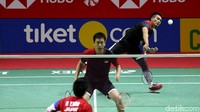 Gim pertama pun dimenangkan oleh Ahsan/Hendra dengan skor 21-15.