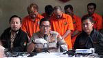 Para Tersangka Kasus Kejahatan Dijejer di Polda Metro Jaya